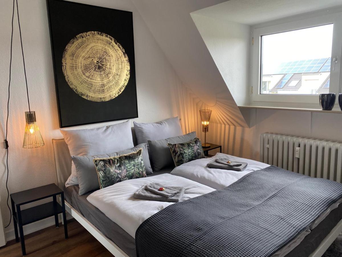 Bostel 1 - Modernes Dachgeschoss-Studio In Duisburg Meiderich, 4,7 Km Hbf, U-Bahn 250M, Flughafen Duesseldorf 28 Km, Landschaftspark 2,9 Km, 5 Gehminuten Von Herzklinik Entfernt Bagian luar foto