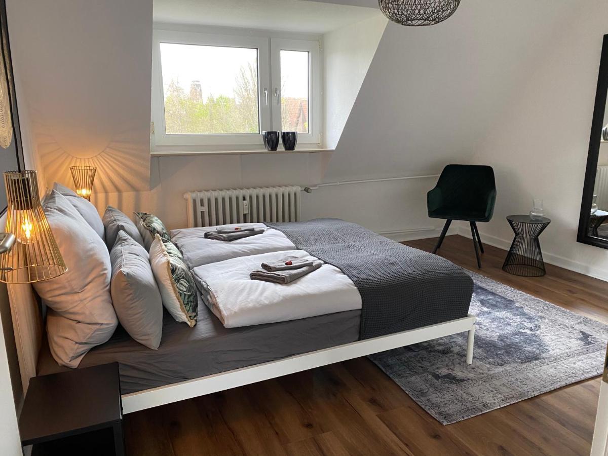 Bostel 1 - Modernes Dachgeschoss-Studio In Duisburg Meiderich, 4,7 Km Hbf, U-Bahn 250M, Flughafen Duesseldorf 28 Km, Landschaftspark 2,9 Km, 5 Gehminuten Von Herzklinik Entfernt Bagian luar foto