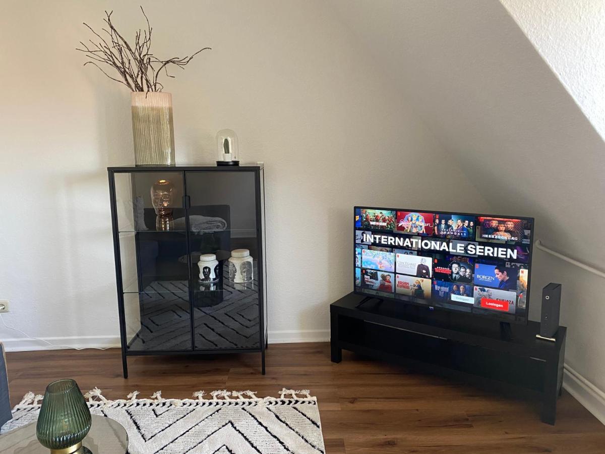 Bostel 1 - Modernes Dachgeschoss-Studio In Duisburg Meiderich, 4,7 Km Hbf, U-Bahn 250M, Flughafen Duesseldorf 28 Km, Landschaftspark 2,9 Km, 5 Gehminuten Von Herzklinik Entfernt Bagian luar foto