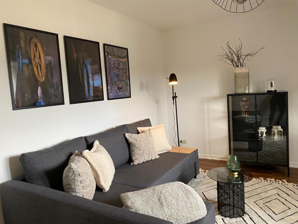 Bostel 1 - Modernes Dachgeschoss-Studio In Duisburg Meiderich, 4,7 Km Hbf, U-Bahn 250M, Flughafen Duesseldorf 28 Km, Landschaftspark 2,9 Km, 5 Gehminuten Von Herzklinik Entfernt Bagian luar foto