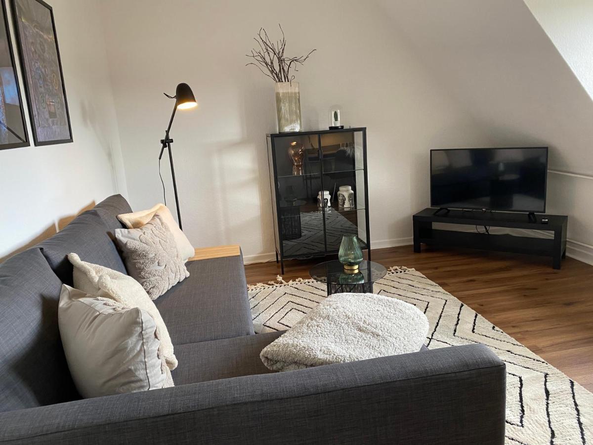 Bostel 1 - Modernes Dachgeschoss-Studio In Duisburg Meiderich, 4,7 Km Hbf, U-Bahn 250M, Flughafen Duesseldorf 28 Km, Landschaftspark 2,9 Km, 5 Gehminuten Von Herzklinik Entfernt Bagian luar foto